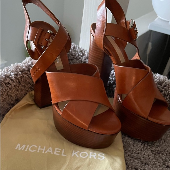 Never worn Michael kors shoes - Picture 3 of 3